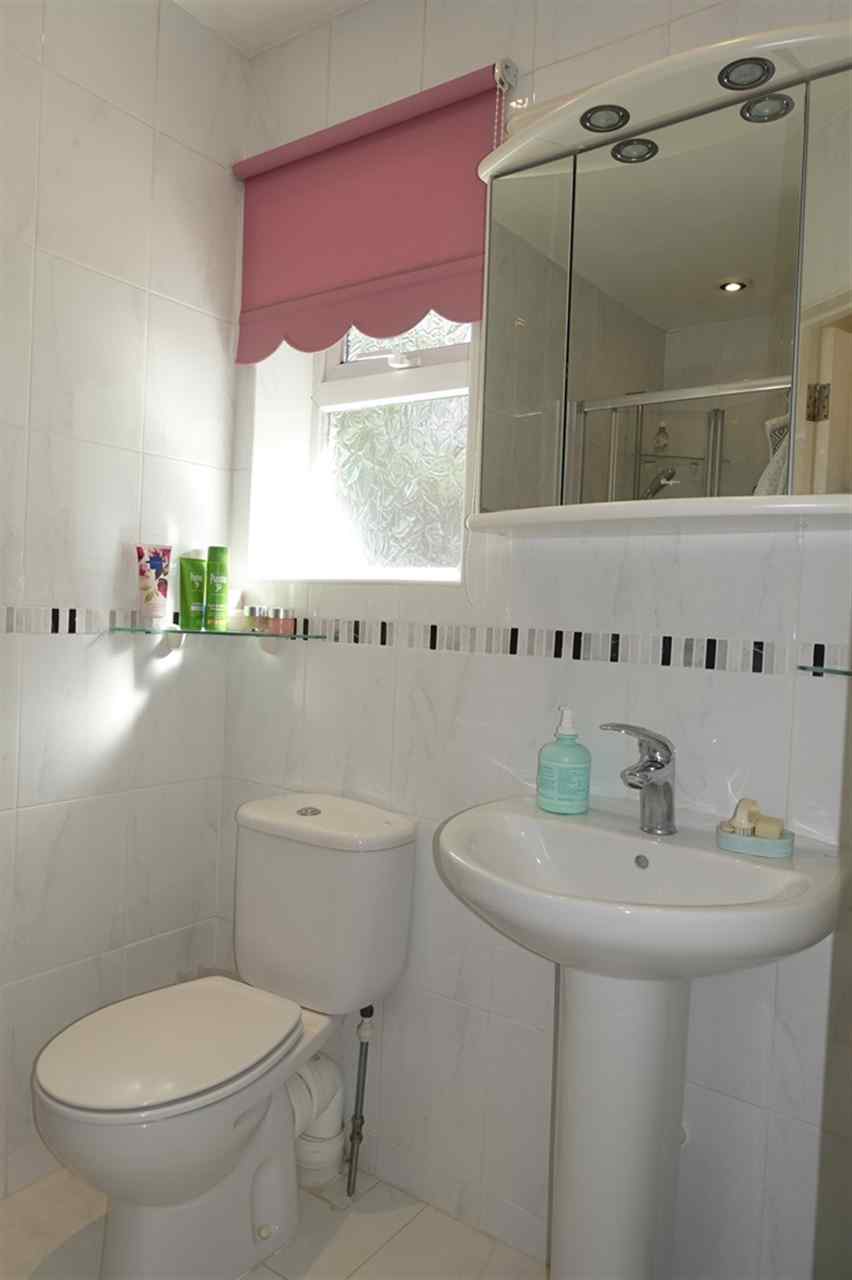 resized-2349823-Ensuite A.JPG